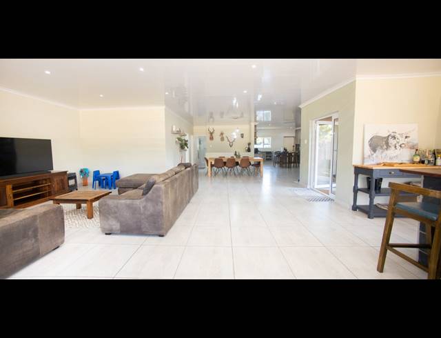 5 BEDROOM HOUSE FOR SALE IN NAHOON VALLEY